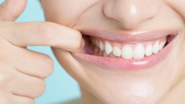 FastFitnessで見た目の印象を大きく印象つける、「歯」のケアやメンテナンスについて説明